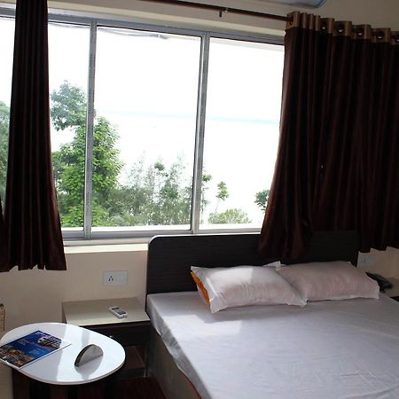 Rajhans Hotel & Resort Phalta Экстерьер фото